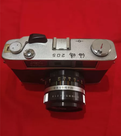 海鸥205胶片相机。快门正常，别的没试，镜...
