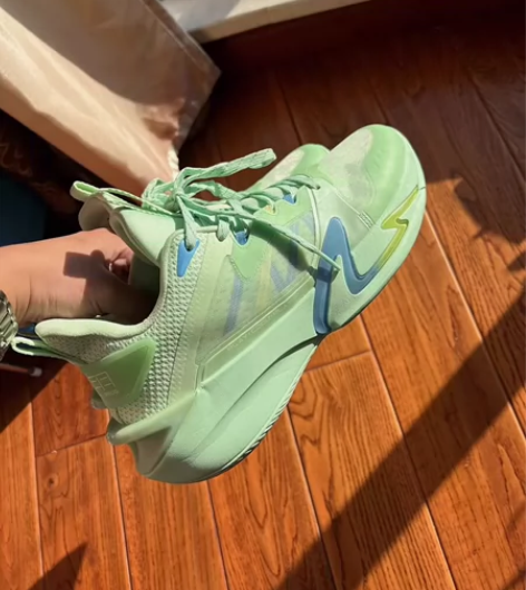 43码正品特步 轻羽2v2 舒适透气 防滑...