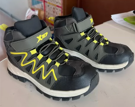 特步男童棉鞋，34码，质量非常好，很厚！我...