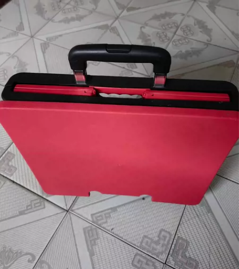 折叠式拉箱,基本没使用,出门可以乘坐,方便...
