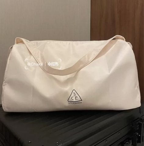 特别适合上班族学生党的3CE健身运动包来咯...