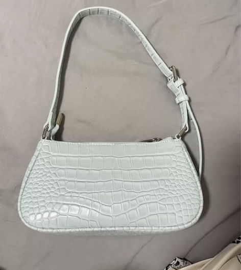 UR单肩腋下包包 蓝色鳄鱼皮款，包内里干净...