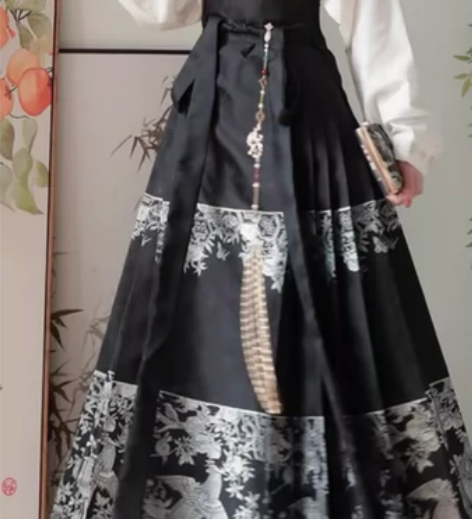 马面裙织银炫彩螺钿款集合，没有织金炫彩的华...