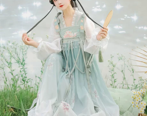 原创汉服女齐胸裙改良款汉元素仙气古装2023秋季薄款新款 感... 原创汉服女齐胸裙改良款汉元素仙气古装2023秋季薄款新款 感...