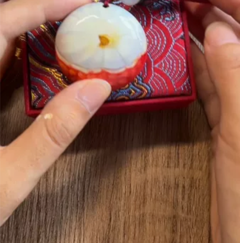 作品名称《甜甜蜜蜜》一对双面绘制圣诞节水果...