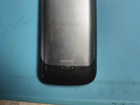 出一台nokia  c5 老手机，情怀手机...