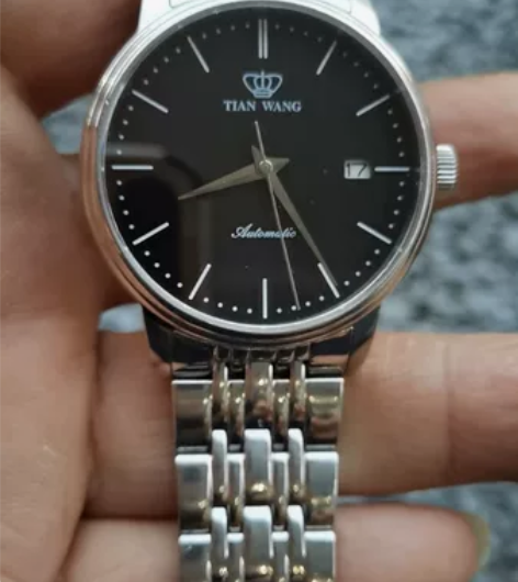 天王黑面男表。表带周长只能130体重能带上...