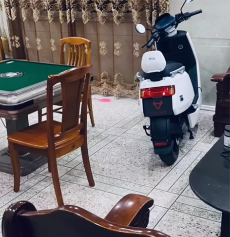 出出出自用车 半年不到 去年十月份买的 准...