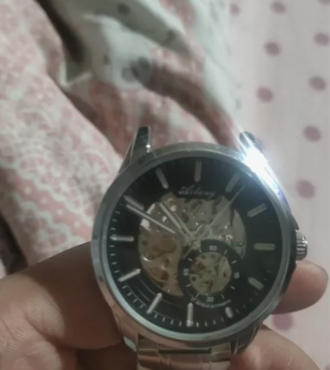 艾浪手表，表带掉了，还有一个皮带，带包装盒...