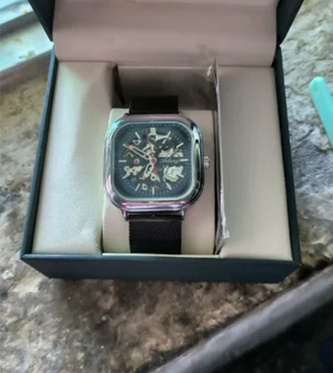 艾浪 手表 感兴趣的话点“我想要”和我私聊...