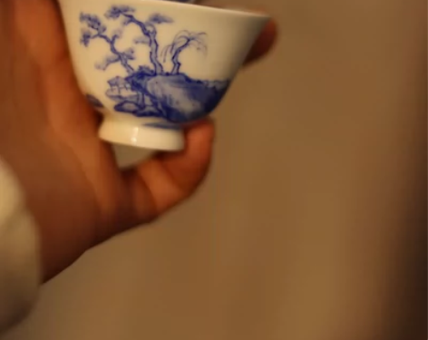 用舍青花山水小杯 全手工绘制，质感饱满，颜...