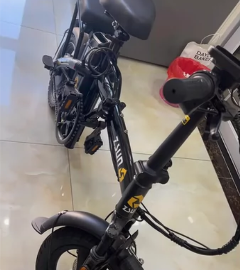 全新9999新德国尊尚折叠电动汽车，去年8...