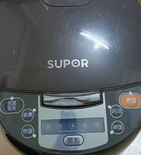 苏泊尔电饭煲，外观9成新，除了内胆被钢丝球...