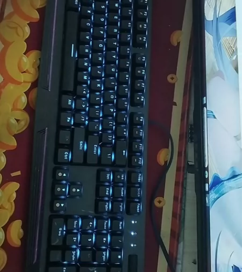 雷神KG8104R 红轴机械键盘  键盘有...