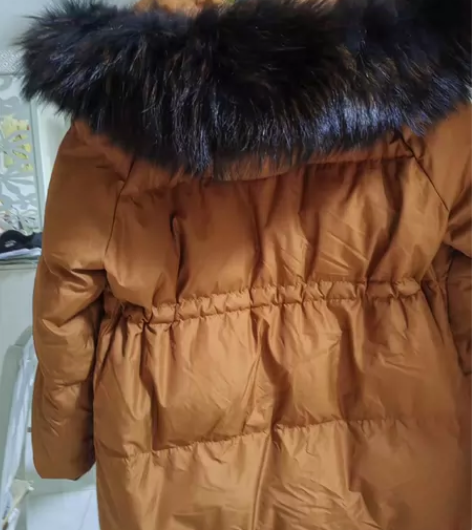 拉夏贝尔鹅绒羽绒服，焦糖色，大毛领很富贵逼...