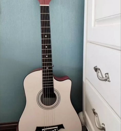 原价1800多买的,。自己很喜欢吉他一时闹...