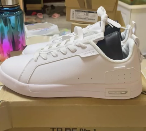 鸿星尔克板鞋，41码，男款 全皮面设计，上...