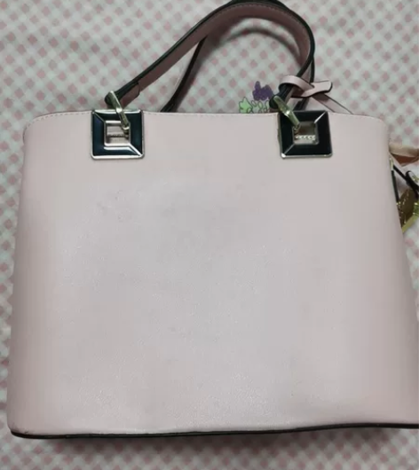 意尔康女包 感兴趣的话点“我想要”和我私聊...