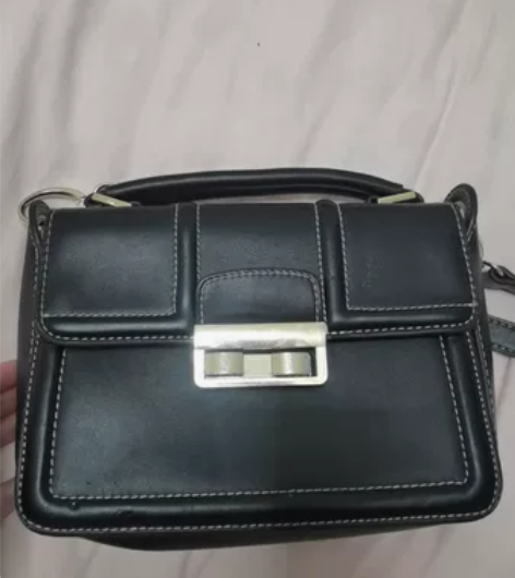 小香风包包 因包包太多故出售，锁扣处有摩擦...