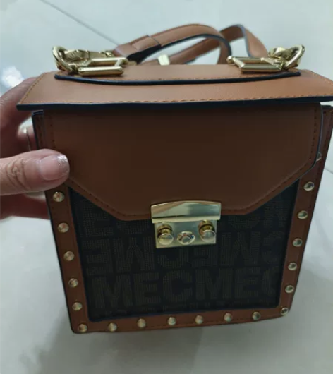 稻草人，原价 299元 小皮包包30包邮