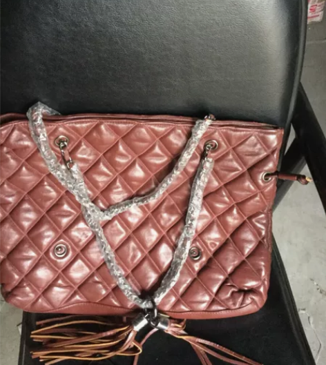 大牌羊皮大包。长40。皮质超好。￥169包...