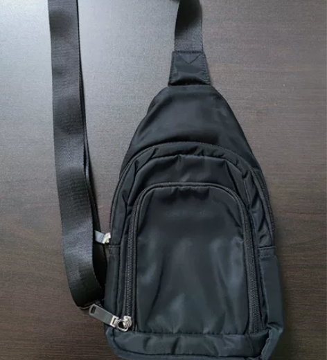 森马男士斜挎包，黑色，尺寸32×17×7c...