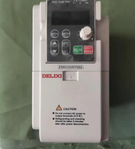 德力西变频器0.75KW，9.5成新拆机货...