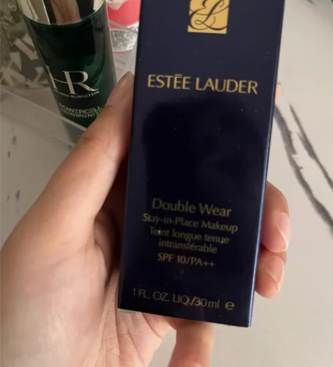 雅诗兰黛DW粉底液1W1全新全新全新 今年...