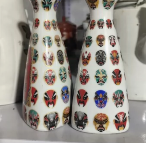 景德镇制脸谱陶瓷小酒瓶两个,无塞,其他全品...