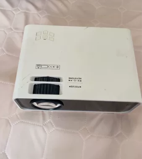 自用闲置投影仪家用高清超清小型迷你投墙投影...