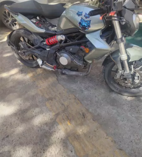 黄龙，300。15年上牌手续齐全。发动机拉...