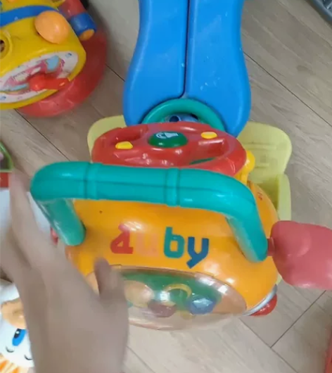 澳贝音乐踏行车儿童手推学步车婴儿多功能,黄...