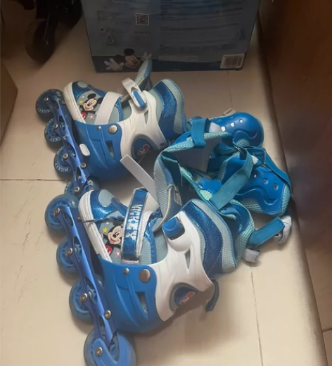 Disney迪士尼儿童旱冰鞋，全套带帽子、...