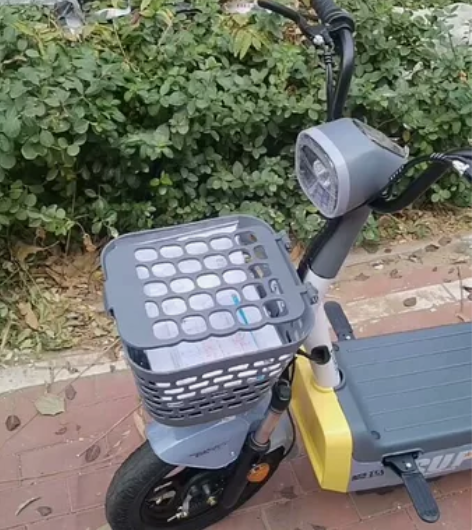 转让60伏5块大电池电动车原车超威铅酸电池...