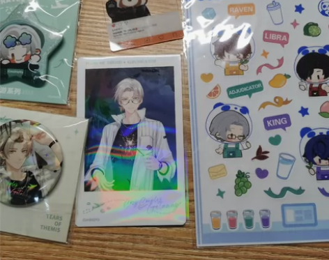 未定事件簿周边 煦风恋旅系列辐射徽章，明信...