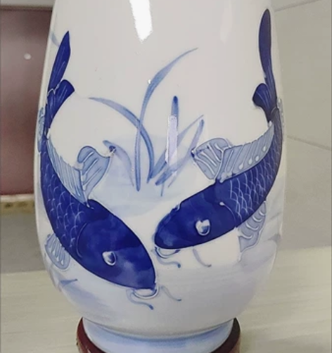 惊艳！手绘《鱼戏荷叶间》手绘浮雕青花创意花...