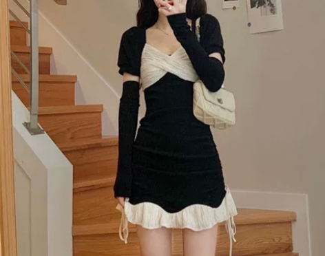 科幻纯欲风黑色连衣裙女春季2023年新款性...