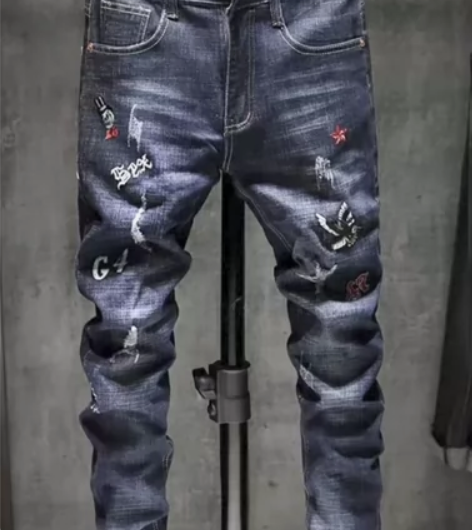 高街潮牌刺绣牛仔裤男款破洞修身直筒高端小脚...