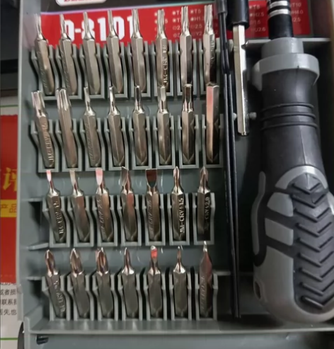 仓库吃灰便宜出   德力西螺丝刀套装手机电...