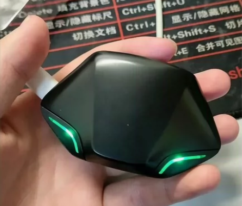 全新未拆封，蓝牙游戏耳机，还有多的一副，出...