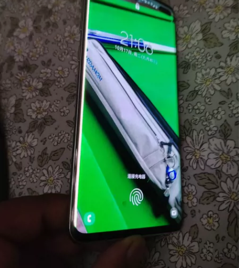 三星s10+曾经的帝皇机8+128。一点不...