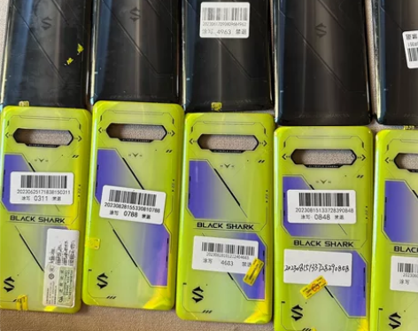 黑鲨5RS 原装拆机后盖 8成新！ 有划痕...