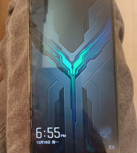 出黑鲨一代，664G，有人脸，无指纹，bl...