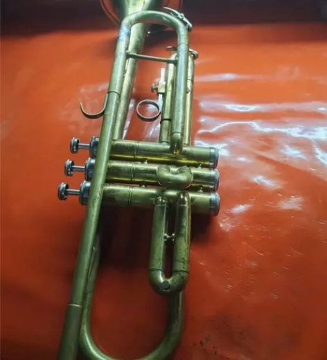 出售一支二手降b调小号，不影响正常使用，不...