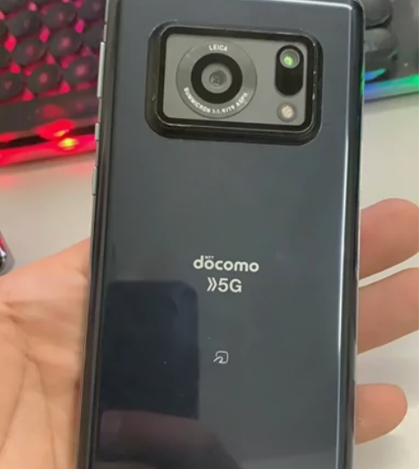 夏普 AQUOS R6 配备 6.6 英寸...