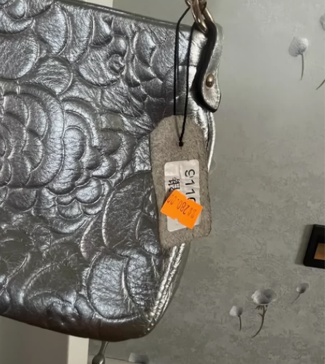 闲置银色真皮包包 买来没背过 默认微瑕 介...