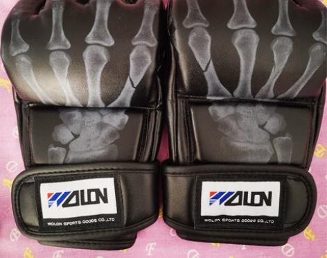 五龙WOLON拳击手套 鬼影系列，挺帅的 ...