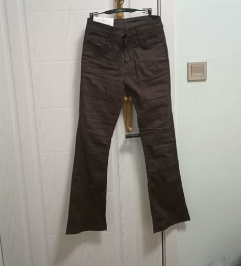 修身微喇牛仔裤，没有穿过，太小了，无弹性，...