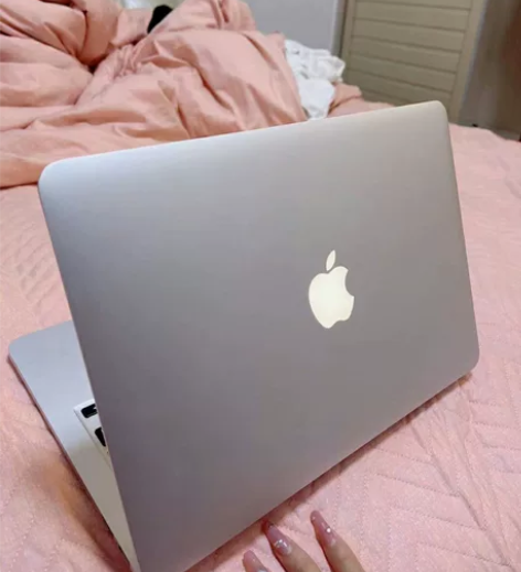 急售女生自用本带发票原价一万多i9顶配苹果...