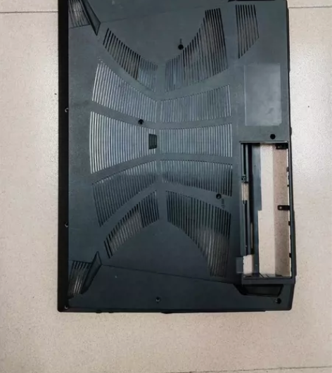 神舟战神Z8D壳，电池处有断裂，不介意的便...